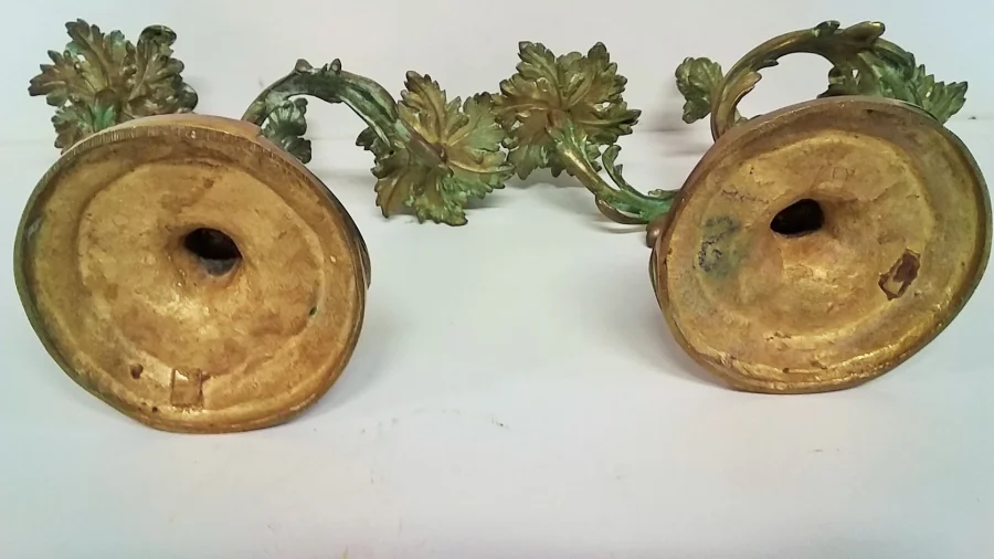 Paire de bougeoirs style louis XV en bronze patine verte 19ème