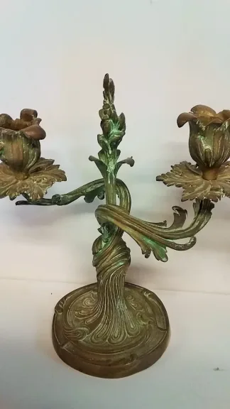 Paire de bougeoirs style louis XV en bronze patine verte 19ème