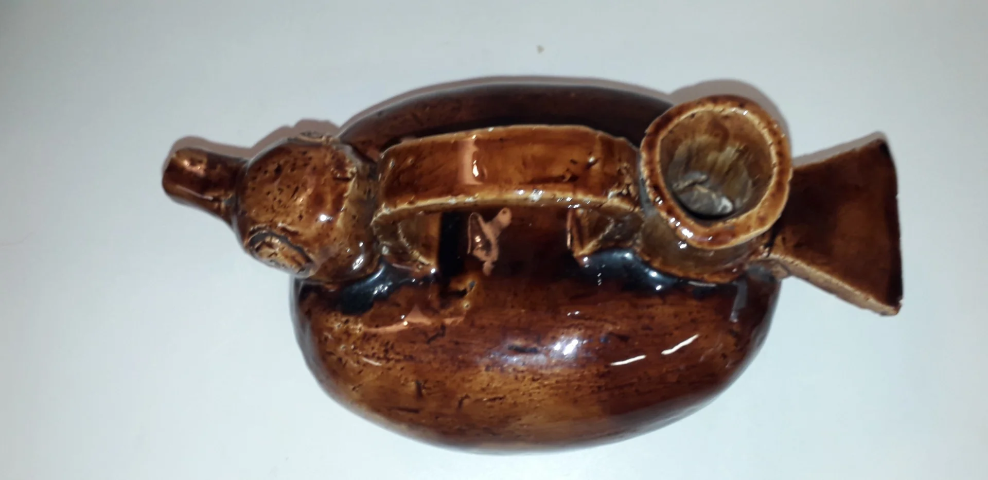 Cruche ou pichet forme canard en barbotine maron  époque milieu XXème