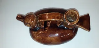 Cruche ou pichet forme canard en barbotine maron  époque milieu XXème