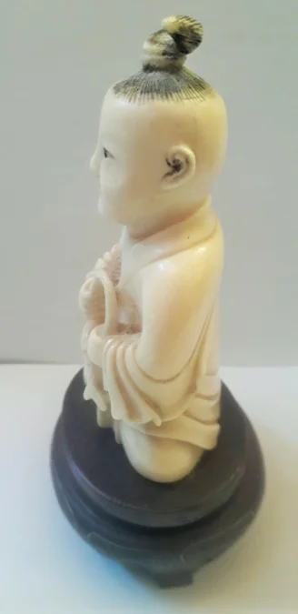 Okimono Netsuké sculpté d'un enfant  japon 19ème