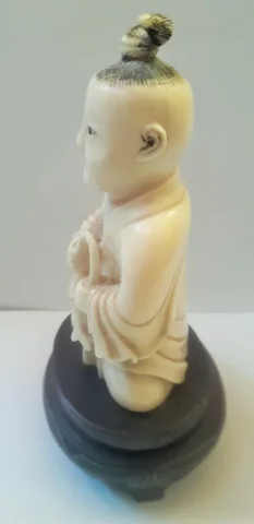 Okimono Netsuké sculpté d'un enfant  japon 19ème