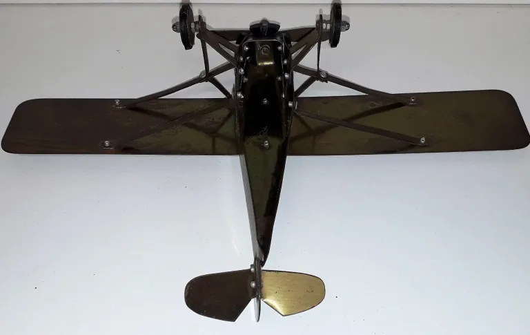 Maquette d'avion fabrication artisanal en laiton