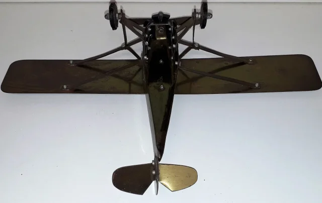 Maquette d'avion fabrication artisanal en laiton