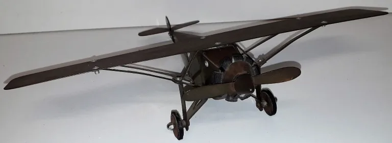 Maquette d'avion fabrication artisanal en laiton