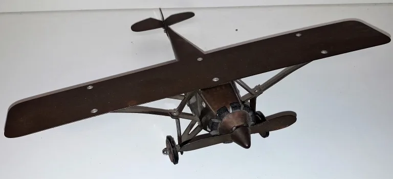 Maquette d'avion fabrication artisanal en laiton