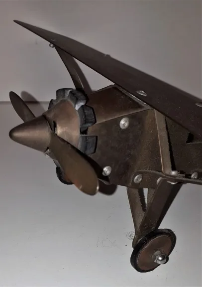 Maquette d'avion fabrication artisanal en laiton