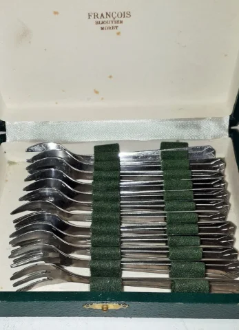 coffret 12 petites fourchettes en métal argenté
