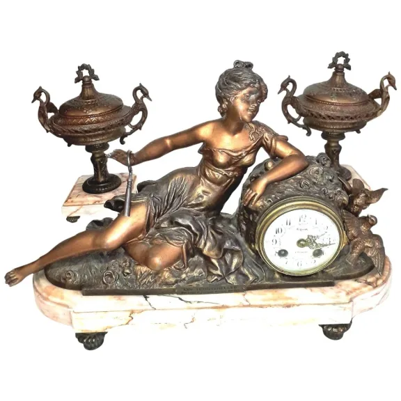 Pendule en métal composition et base marbre d’après Louis et François Moreau   « Les Tourterelles »   XIXème