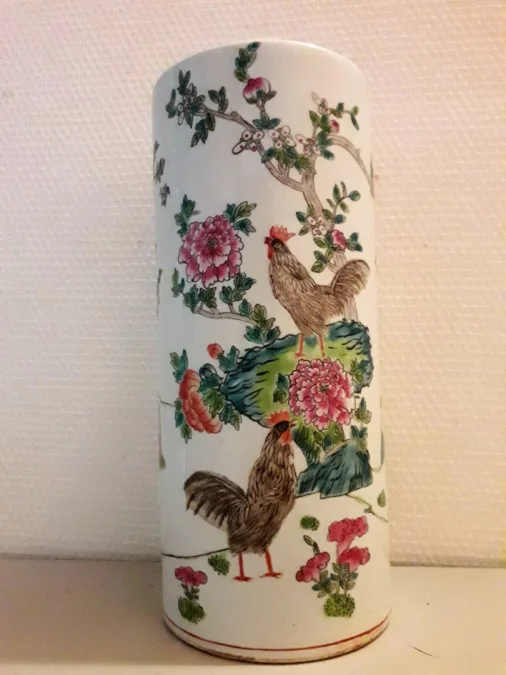 Vase en porcelaine asiatique décor coqs fin XIXème siècle