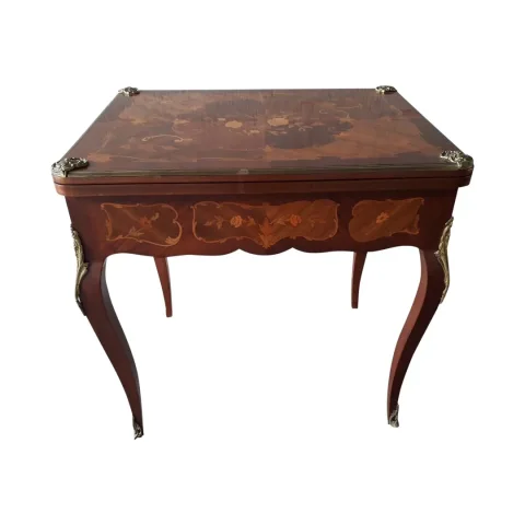 Table à jeux en marqueterie décor fleurs début 20ème