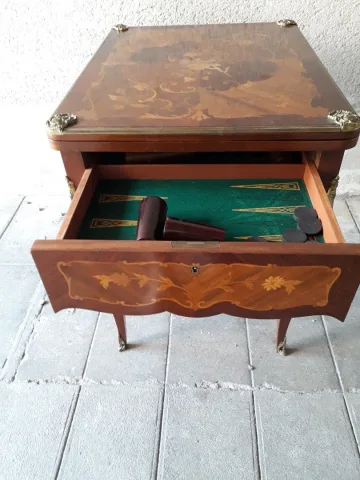 Table à jeux en marqueterie décor fleurs début 20ème