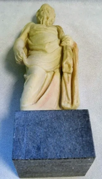 Statuette antique grecque représentation de Socrate en pierre recomposé socle en marbre XXème