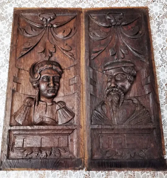 2 Panneaux 17ème en chêne Sculpté représentant homme et femme