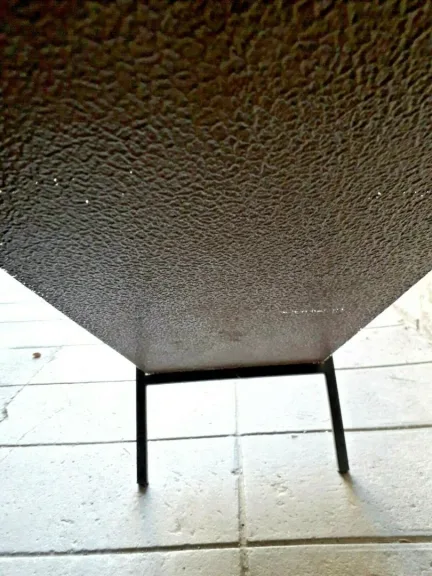 table basse par Jacques Hitier en en verre et  métal  noir année 60