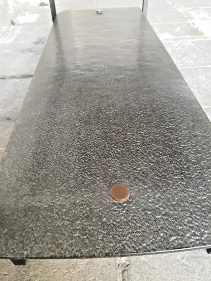table basse par Jacques Hitier en en verre et  métal  noir année 60