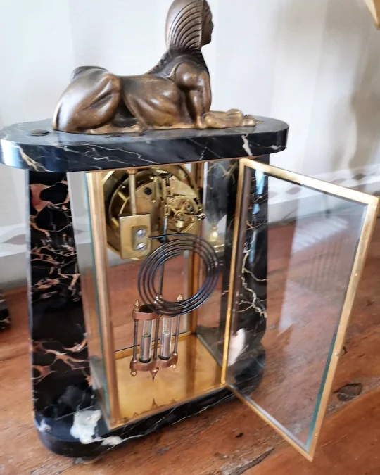 Garnituredecheminéeenmarbreetbronzes de style Empire