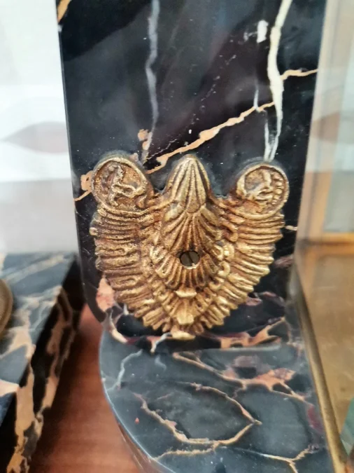 Garnituredecheminéeenmarbreetbronzes de style Empire
