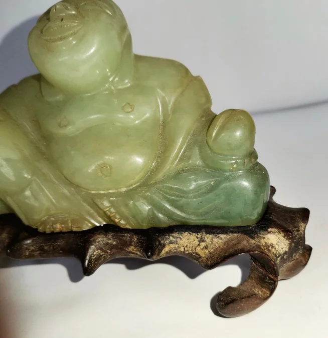 JADE STATUETTE OF BUDDHA