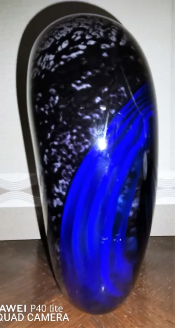 CONTEMPORARY CRYSTAL VASE