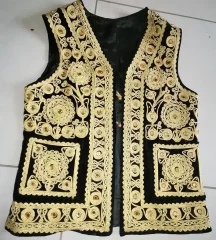 Gilet très richement brodé travail oriental début XXème