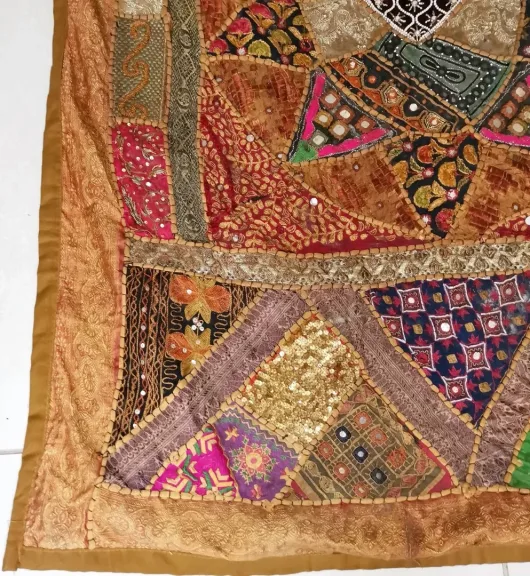 tapisserie Brodées orientale avec un cœur au centre Fin du XIXème siècle