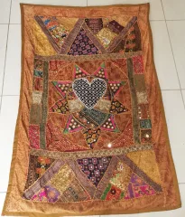 tapisserie Brodées orientale avec un cœur au centre Fin du XIXème siècle