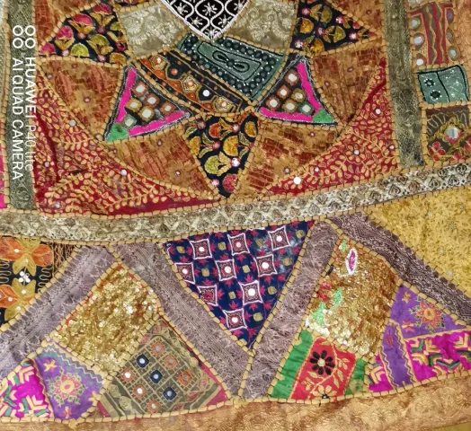 tapisserie Brodées orientale avec un cœur au centre Fin du XIXème siècle