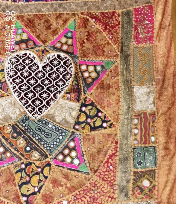 tapisserie Brodées orientale avec un cœur au centre Fin du XIXème siècle