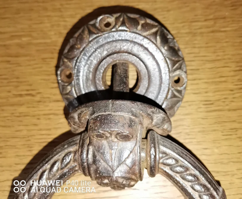 Heurtoir ou poigné de porte d'entrer avec ancre de marine en fer forger 19ème
