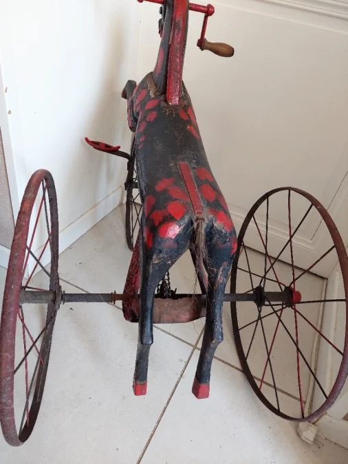 19世紀の馬の三輪車