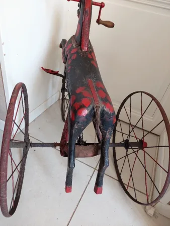 Ancien Cheval tricycle en bois et fonte, XIXe siècle