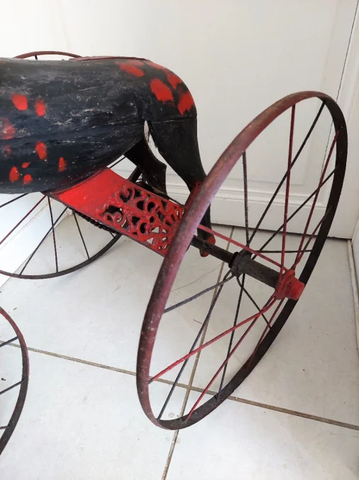 19世紀の馬の三輪車