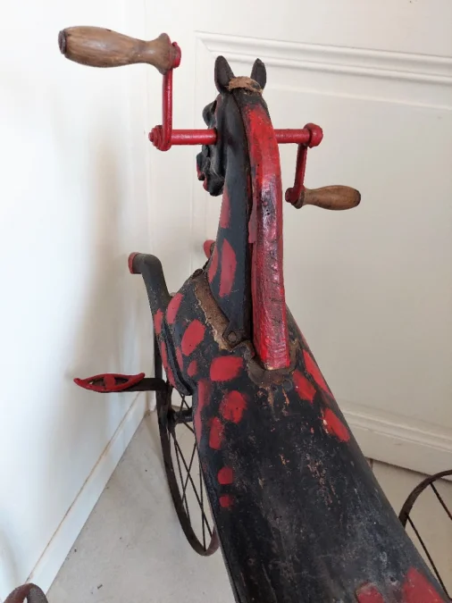 19世紀の馬の三輪車