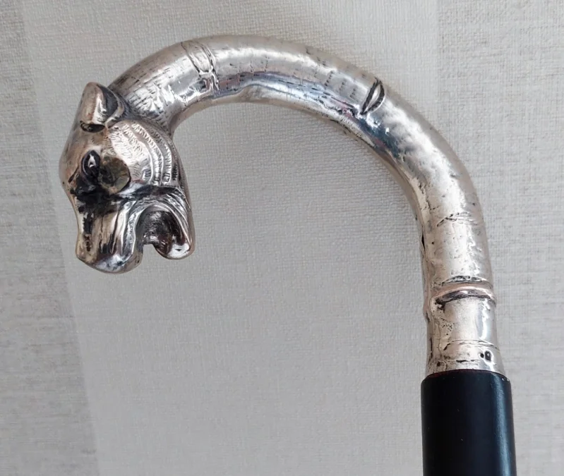Canne de marche pommeau en argent forme tête panthère début xxème long 90 cm
