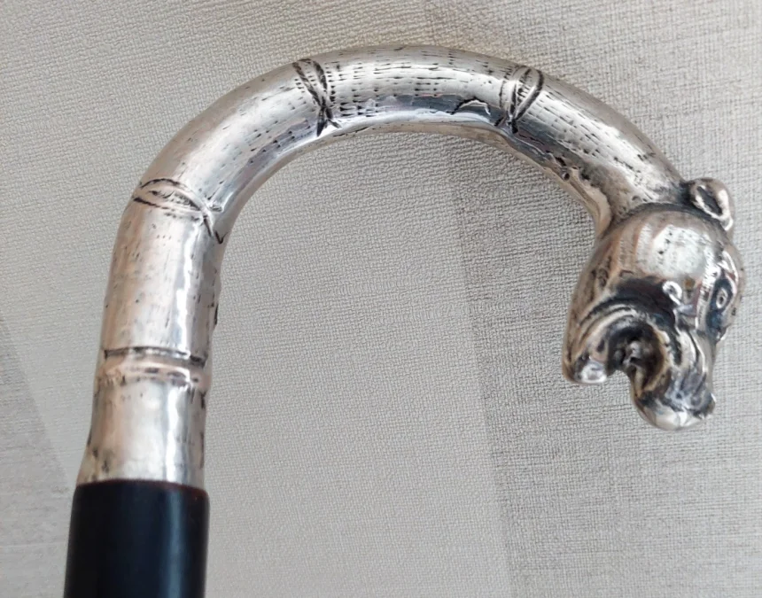 Canne de marche pommeau en argent forme tête panthère début xxème long 90 cm