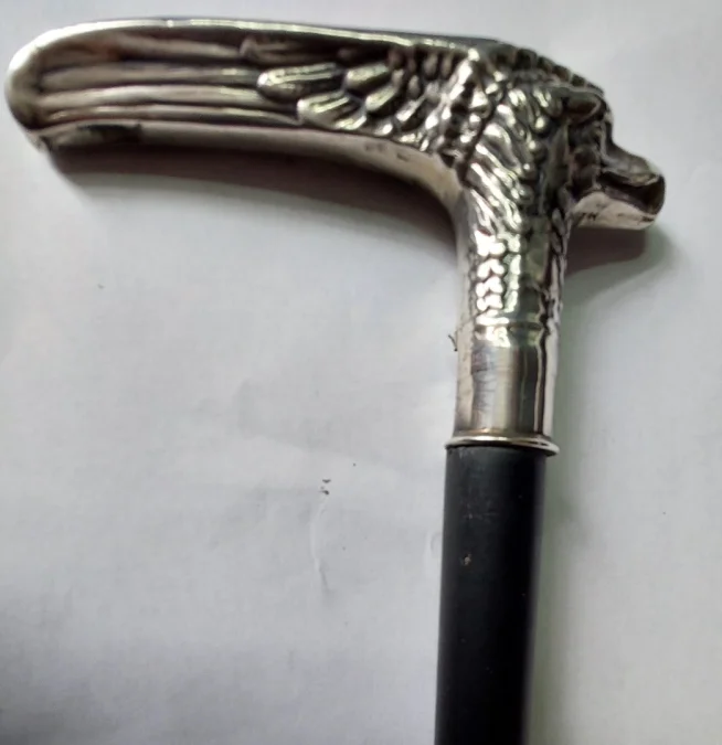 Canne de marche pommeau en argent forme tête aigle début xxème long 90 cm