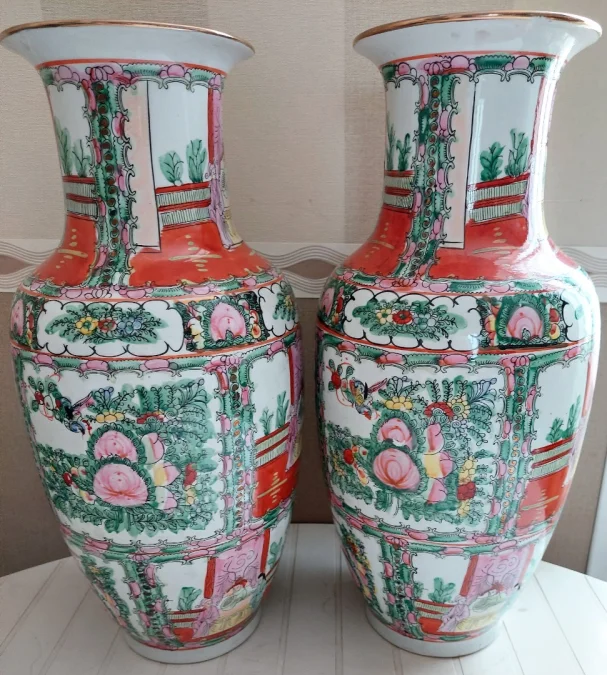 PAIR OF  CHINESE VASES