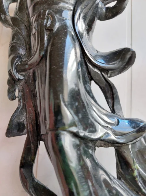 Sculpture chinoise en pierre de lard sur socle en bois début 20eme haut 33.2 cm