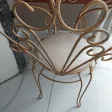 coiffeuse en fer forgé laqué jaune, accompagnée de sa chaise