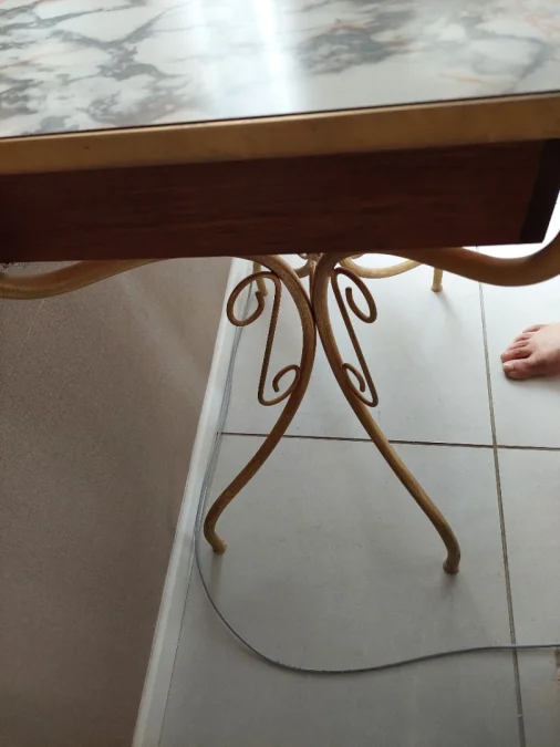 coiffeuse en fer forgé laqué jaune, accompagnée de sa chaise