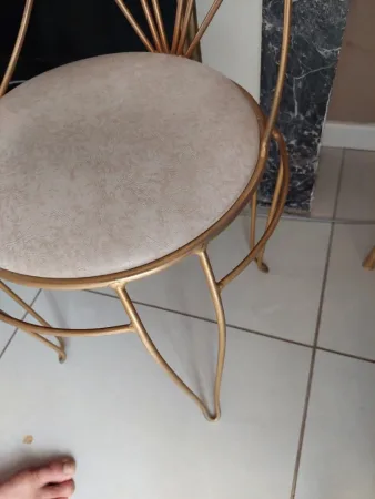 coiffeuse en fer forgé laqué jaune, accompagnée de sa chaise