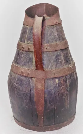 Pichet a cidre en chêne avec arceaux en fer  fin 19ème