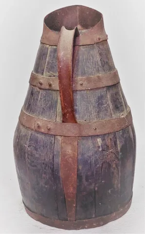 Pichet a cidre en chêne avec arceaux en fer  fin 19ème