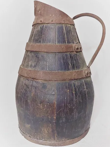 Pichet a cidre en chêne avec arceaux en fer  fin 19ème