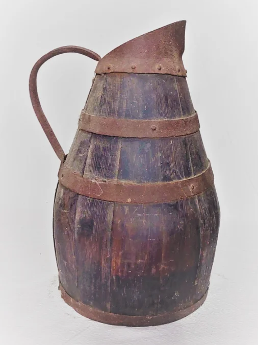Pichet a cidre en chêne avec arceaux en fer  fin 19ème