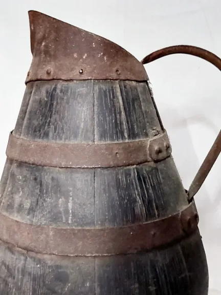 Pichet a cidre en chêne avec arceaux en fer  fin 19ème