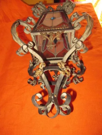 Lanterne art nouveau religieuse en tôle repoussée noir haut 72 diam 33 cm