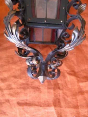 Lanterne art nouveau religieuse en tôle repoussée noir haut 72 diam 33 cm