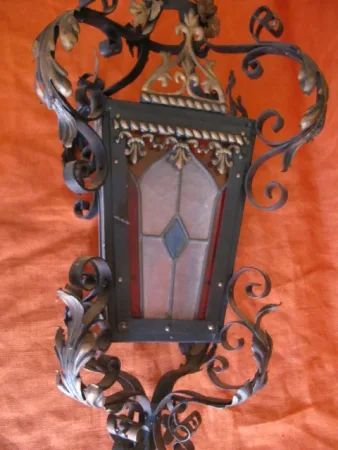 Lanterne art nouveau religieuse en tôle repoussée noir haut 72 diam 33 cm
